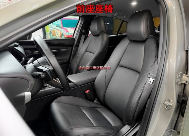 【PREMIUM】【原廠保固中】僅跑【四萬】【原鈑件】【原廠保養】ACC／盲點／車道維持／快撥／環景／煞停輔助／IKEY  第8張相片