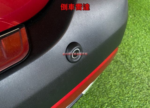 21年10月出廠【配色黑車頂】僅跑【三萬】里程擔保【全車原鈑件】【原廠保養】抬頭顯示／倒車顯影／CARPLAY／藍牙  第7張相片