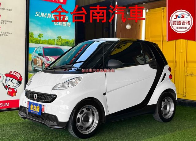 【黑白配色】僅跑【八萬】里程擔保【全車原鈑件】 倒車雷達／恆溫空調系統／循跡防滑／正副駕安全氣囊【保養確實／內外漂亮】  第1張相片
