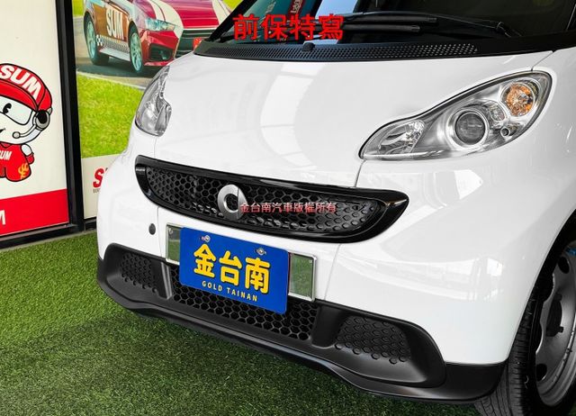 【黑白配色】僅跑【八萬】里程擔保【全車原鈑件】 倒車雷達／恆溫空調系統／循跡防滑／正副駕安全氣囊【保養確實／內外漂亮】  第5張相片