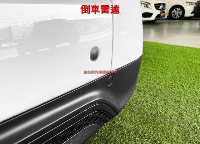 【黑白配色】僅跑【八萬】里程擔保【全車原鈑件】 倒車雷達／恆溫空調系統／循跡防滑／正副駕安全氣囊【保養確實／內外漂亮】  第8張相片