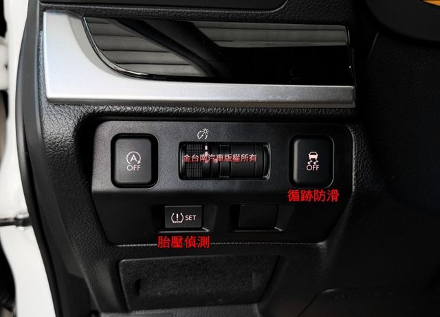 【2.0 I-S】里程擔保【原鈑件】天窗／定速／快撥／倒車顯影／電動椅／導航／雙區恆溫／HID頭燈／免鑰匙系統  第16張相片