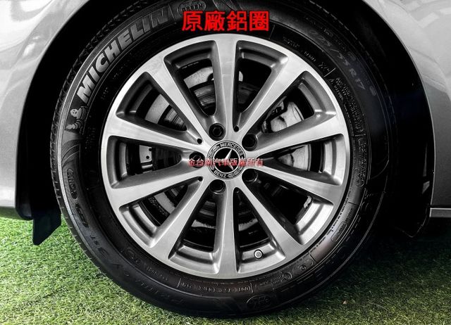 【總代理】里程擔保／車道偏移輔助／雙記憶座椅／定速／換檔撥片／導航／倒車顯影／藍牙／多彩氣氛燈／LED頭尾燈【認證車】  第6張相片