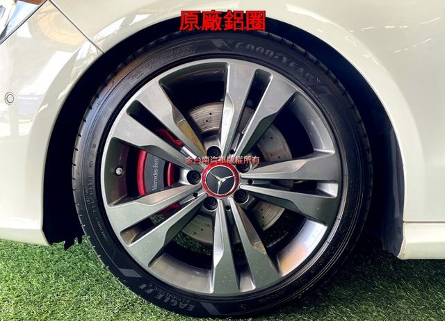總代理／少跑里程擔保【全車原鈑件】安卓螢幕／環景／賽車椅／記憶座椅／定速／自動停車／恆溫／換檔撥片／藍牙／胎壓／TCS  第8張相片