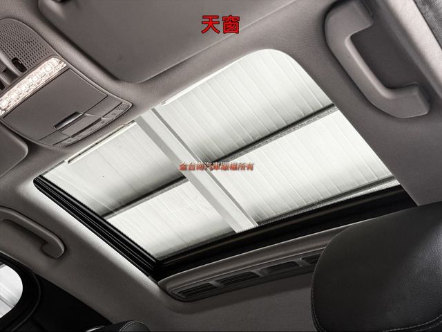 【總代理】【W205／大改新款】里程擔保【全車原鈑件】【天窗】雙電動座椅／倒車顯影／定速／換檔撥片／雙區恆溫／後座出風口  第7張相片