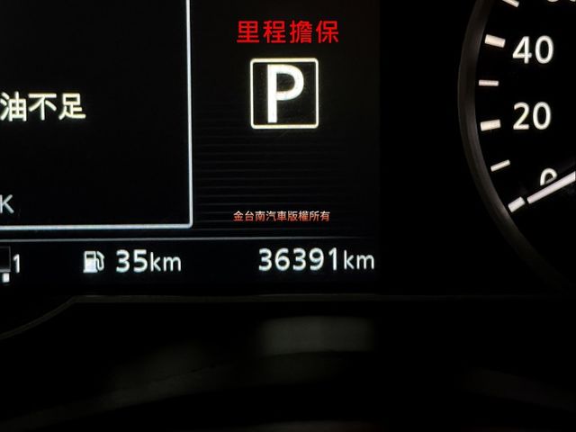 僅跑【三萬】【全車原鈑件】【原廠保養】【雙色塗裝】【17吋雙切色輪圈】定速／環景／抬頭顯示器／CARPLAY／IKEY  第2張相片