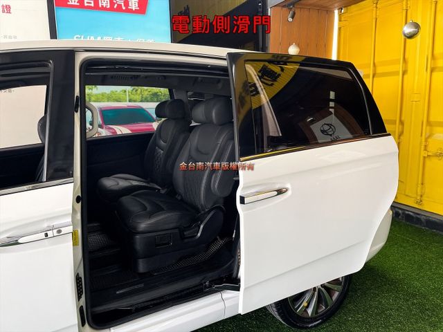 【全車原鈑件】【天窗】【雙電動側滑門】【JBL音響】免鑰匙系統／觸控螢幕／環景系統／藍牙／前後座恆溫空調／循跡防滑  第6張相片