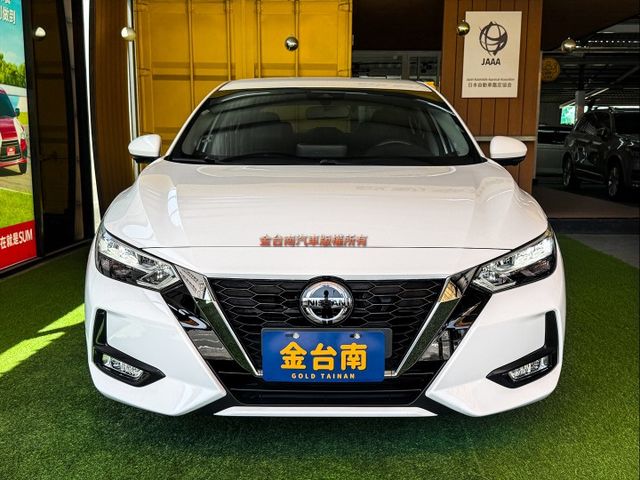 尊爵版／僅跑【四萬】里程擔保 【原鈑件】【原廠保養】【原廠保固中】ACC／定速／觸控螢幕／環景／CARPLAY／IKEY  第2張相片