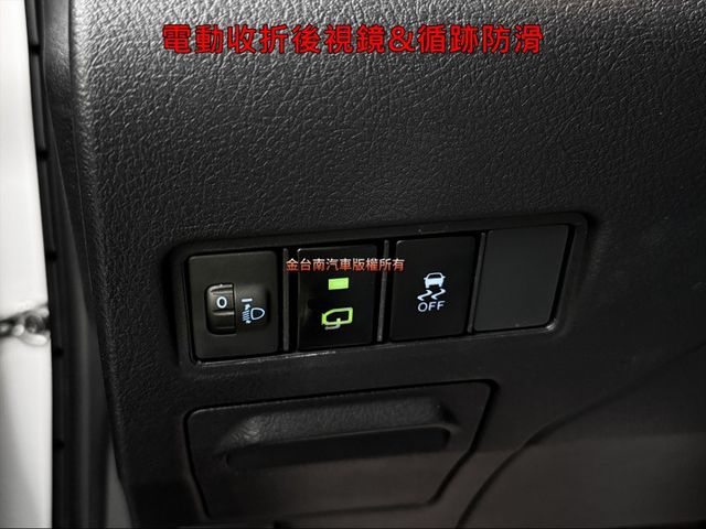 僅跑【七萬】里程擔保【四顆輪胎剛換新】定速巡航／電子後視鏡／藍牙／倒車雷達／光感應頭燈／循跡防滑／原廠鋁圈／ISOFIX  第17張相片