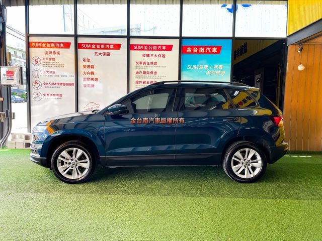 僅跑【四萬】里程擔保【全車原鈑件】【原廠保養】ACC／車道維持／盲點／CARPLAY／環景／導航／車內氛圍燈／免鑰匙系統  第3張相片