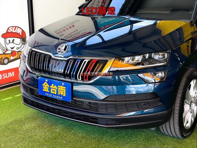 僅跑【四萬】里程擔保【全車原鈑件】【原廠保養】ACC／車道維持／盲點／CARPLAY／環景／導航／車內氛圍燈／免鑰匙系統  第5張相片