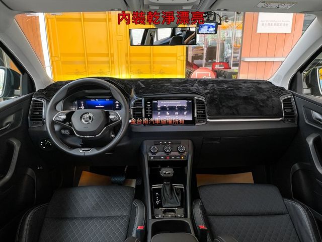 僅跑【四萬】里程擔保【全車原鈑件】【原廠保養】ACC／車道維持／盲點／CARPLAY／環景／導航／車內氛圍燈／免鑰匙系統  第7張相片