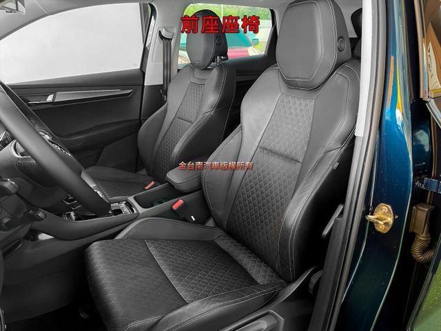 僅跑【四萬】里程擔保【全車原鈑件】【原廠保養】ACC／車道維持／盲點／CARPLAY／環景／導航／車內氛圍燈／免鑰匙系統  第8張相片