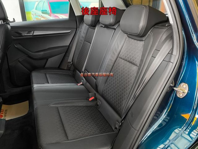 僅跑【四萬】里程擔保【全車原鈑件】【原廠保養】ACC／車道維持／盲點／CARPLAY／環景／導航／車內氛圍燈／免鑰匙系統  第9張相片