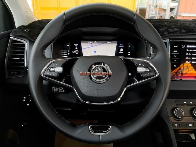 僅跑【四萬】里程擔保【全車原鈑件】【原廠保養】ACC／車道維持／盲點／CARPLAY／環景／導航／車內氛圍燈／免鑰匙系統  第10張相片