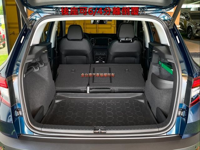 僅跑【四萬】里程擔保【全車原鈑件】【原廠保養】ACC／車道維持／盲點／CARPLAY／環景／導航／車內氛圍燈／免鑰匙系統  第19張相片