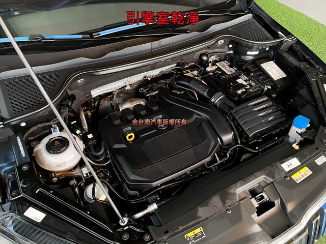 僅跑【四萬】里程擔保【全車原鈑件】【原廠保養】ACC／車道維持／盲點／CARPLAY／環景／導航／車內氛圍燈／免鑰匙系統  第20張相片