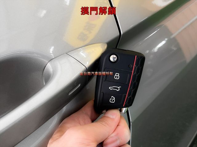 【C-L】僅跑【三萬】里程擔保 【原鈑件】電動尾門／記憶椅／雙電熱椅／快撥／倒車顯影／CARPLAY／三區恆溫／IKEY  第6張相片
