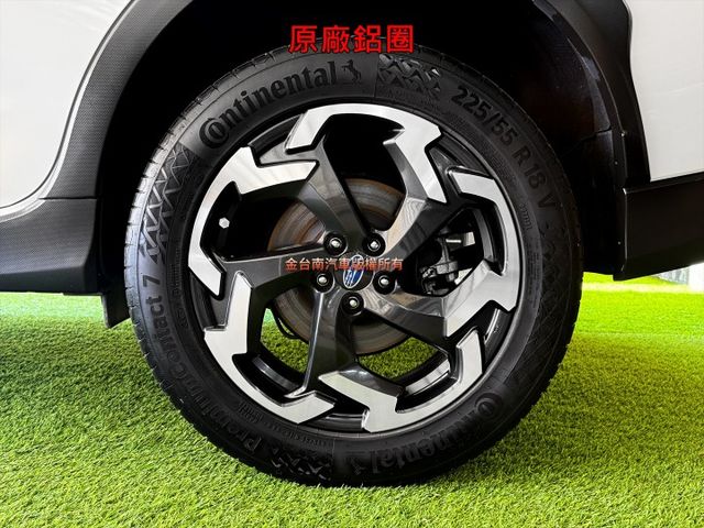 新款I-S ES／僅跑【七萬】里程擔保【全車原鈑件】天窗／ACC跟車／盲點／煞停輔助／快撥／電動尾門／記憶椅／環景／導航  第7張相片