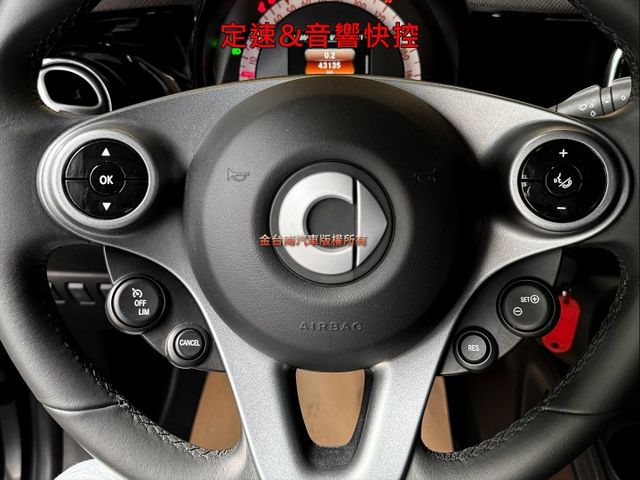 18年式【黑白配色】17年11月出廠／僅跑【四萬】里程擔保 【全車原鈑件】全景天窗／抬頭顯示／定速／倒車雷達／恆溫空調  第12張相片