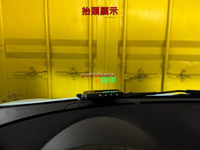 18年式【黑白配色】17年11月出廠／僅跑【四萬】里程擔保 【全車原鈑件】全景天窗／抬頭顯示／定速／倒車雷達／恆溫空調  第15張相片