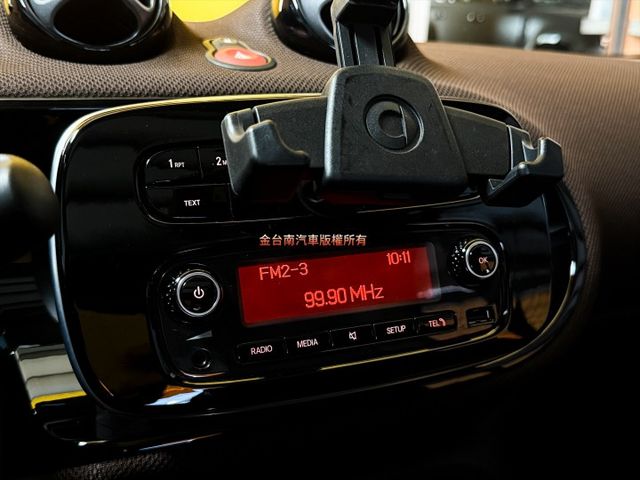 18年式【黑白配色】17年11月出廠／僅跑【四萬】里程擔保 【全車原鈑件】全景天窗／抬頭顯示／定速／倒車雷達／恆溫空調  第16張相片