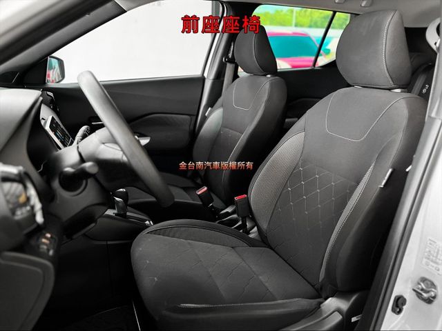 僅跑【六萬】里程擔保／CARPLAY／藍牙／音響快控／光感應頭燈／倒車雷達／循跡防滑／鋁圈／ISOFIX【保養確實】  第9張相片