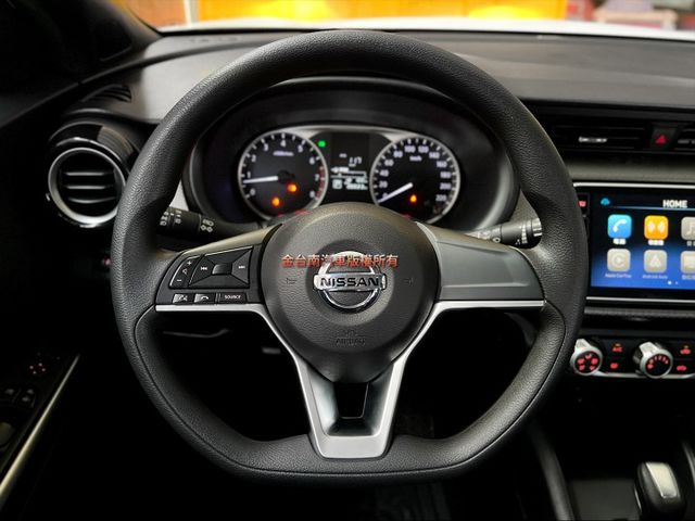 僅跑【六萬】里程擔保／CARPLAY／藍牙／音響快控／光感應頭燈／倒車雷達／循跡防滑／鋁圈／ISOFIX【保養確實】  第11張相片