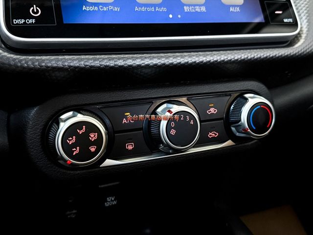 僅跑【六萬】里程擔保／CARPLAY／藍牙／音響快控／光感應頭燈／倒車雷達／循跡防滑／鋁圈／ISOFIX【保養確實】  第15張相片