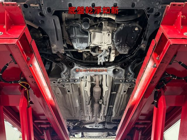 僅跑【六萬】里程擔保／CARPLAY／藍牙／音響快控／光感應頭燈／倒車雷達／循跡防滑／鋁圈／ISOFIX【保養確實】  第18張相片
