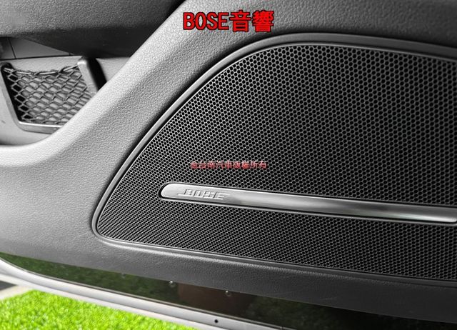 50TDI QUATTRO【全車原鈑件】【菱格紋內裝】BOSE音響／天窗／電動尾門／車道偏離／快撥／四區恆溫／18吋鋁圈  第12張相片