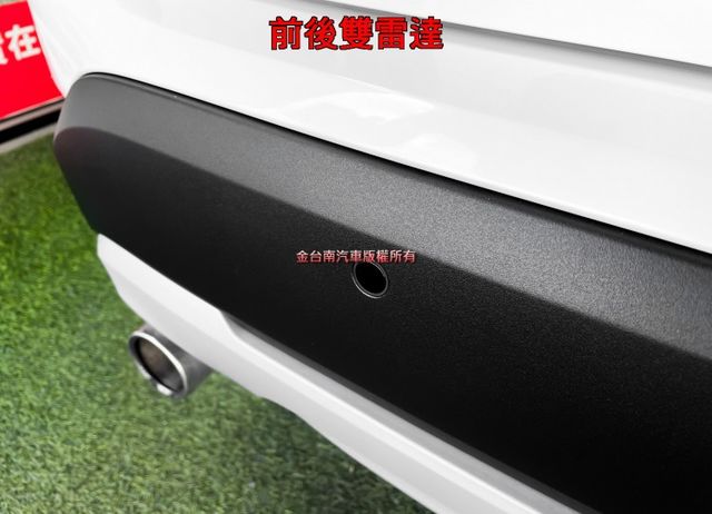 總代理／18年式／17年10月出廠／里程擔保【原鈑件】車道偏移／行人偵測／定速／電動尾門／倒車顯影／雙區恆溫／免鑰匙系統  第7張相片