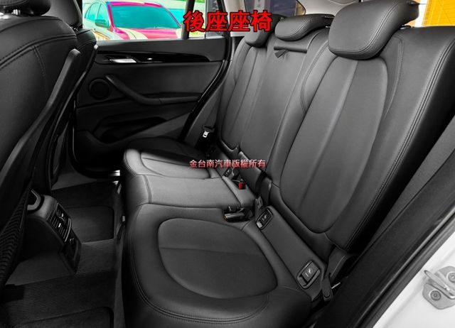 總代理／18年式／17年10月出廠／里程擔保【原鈑件】車道偏移／行人偵測／定速／電動尾門／倒車顯影／雙區恆溫／免鑰匙系統  第10張相片