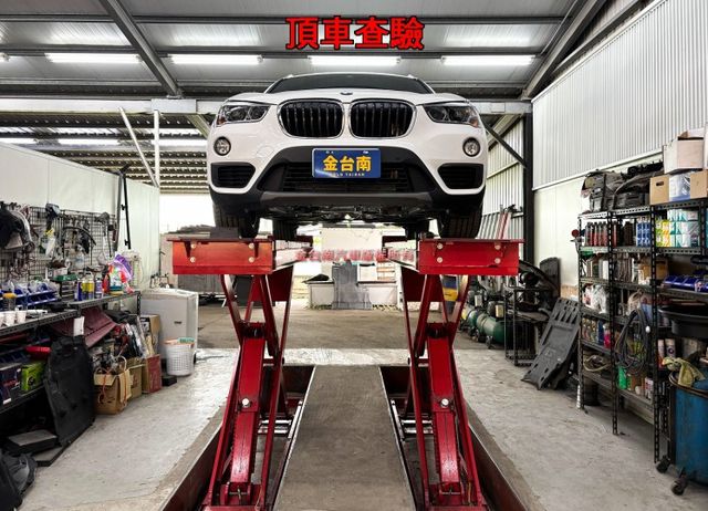 總代理／18年式／17年10月出廠／里程擔保【原鈑件】車道偏移／行人偵測／定速／電動尾門／倒車顯影／雙區恆溫／免鑰匙系統  第20張相片