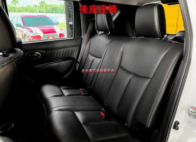 【行家皮椅版】跑少里程擔保【原廠保養】胎壓偵測／倒車雷達／行李架／循跡防滑／ISOFIX／晴雨窗／原廠鋁圈【保養確實】  第11張相片