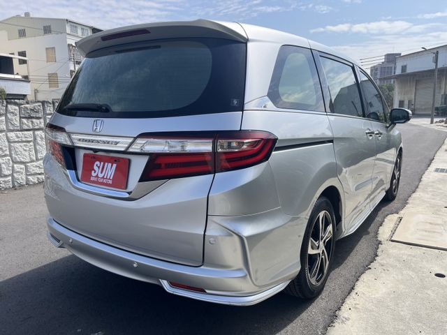 頂級車款雙電動滑門 超低里程保證 認證車值得您擁有  第4張相片