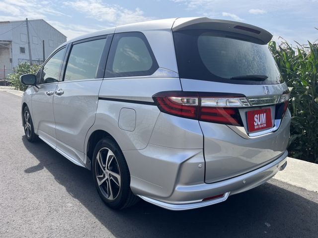 頂級車款雙電動滑門 超低里程保證 認證車值得您擁有  第6張相片