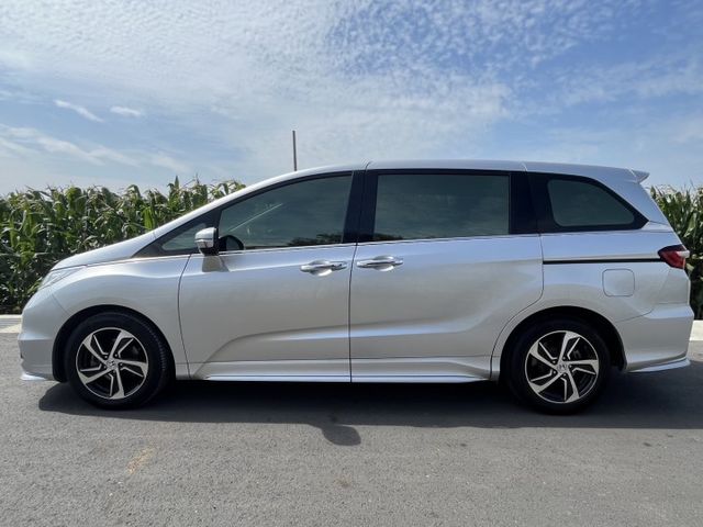 頂級車款雙電動滑門 超低里程保證 認證車值得您擁有  第7張相片
