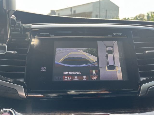 頂級車款雙電動滑門 超低里程保證 認證車值得您擁有  第19張相片