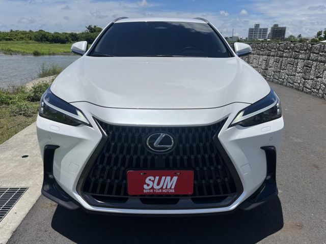 豪華版  雙電動椅 電動尾門 360度環景 內裝超級美跟新車一樣  第3張相片