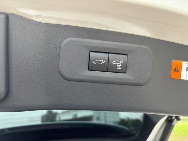 豪華版  雙電動椅 電動尾門 360度環景 內裝超級美跟新車一樣  第18張相片