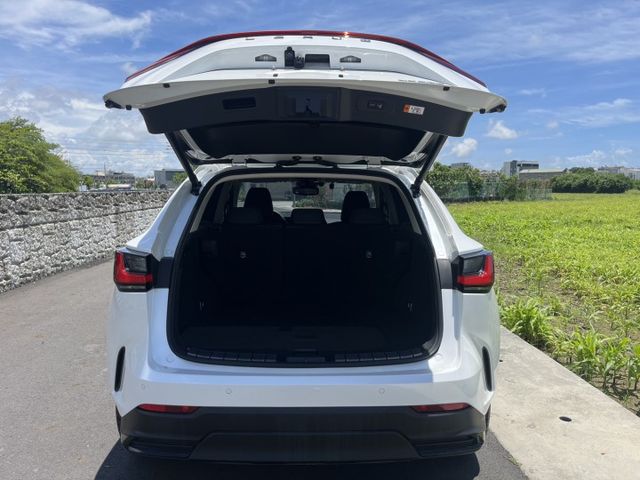 豪華版  雙電動椅 電動尾門 360度環景 內裝超級美跟新車一樣  第19張相片