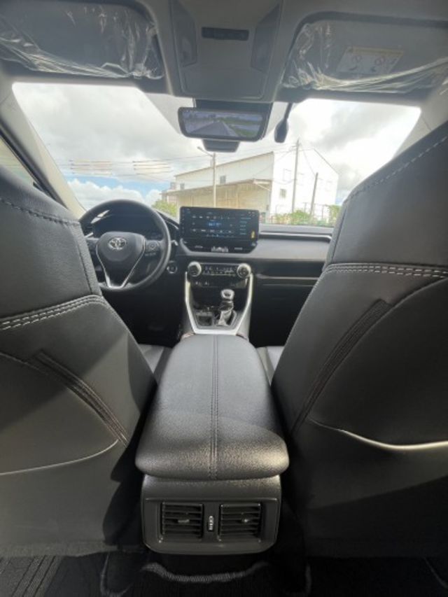 2.0最頂級旗艦版 跟本是一台新車  第12張相片