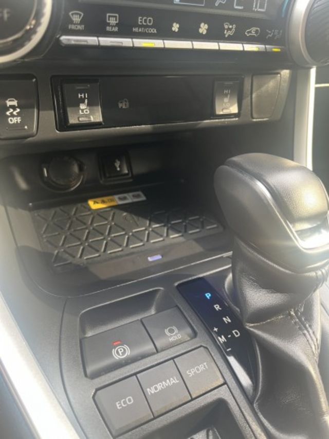2.0最頂級旗艦版 跟本是一台新車  第13張相片