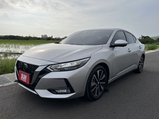 現在買價格最優惠~ 頂規尊爵自駕版 有遠端啟動.ACC.真皮方向盤.iKEY.盲點~ 低里程 原鈑件保證 就是一台新車  第1張相片