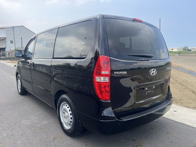 超好用8人商旅~低里程保證 原鈑件保證 ~還有保固 讓您買的安心開的更放心  第4張相片