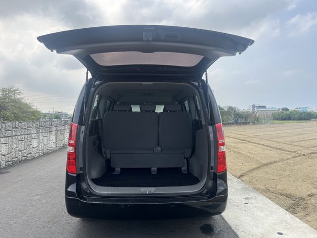 超好用8人商旅~低里程保證 原鈑件保證 ~還有保固 讓您買的安心開的更放心  第16張相片