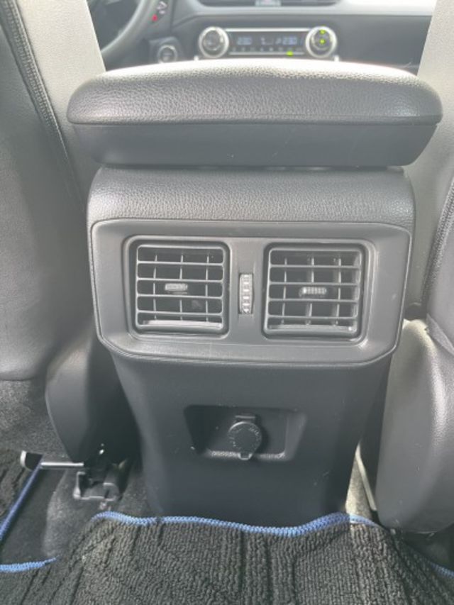 2.5油電版.舒適 安全 省油 兼具的最佳SUV .超低里程保證全車原鈑件.就像新車一樣.原保固中.現在正是買車最佳時機  第15張相片