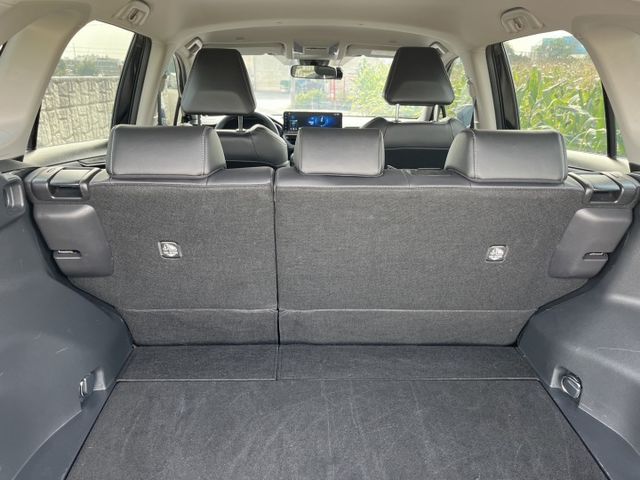 2.5油電版.舒適 安全 省油 兼具的最佳SUV .超低里程保證全車原鈑件.就像新車一樣.原保固中.現在正是買車最佳時機  第17張相片