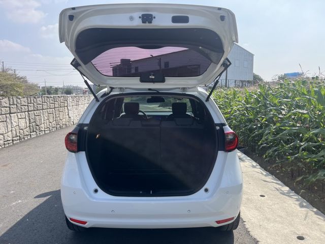 超優質五門小房車 市區長途都可以 保值車款選它準沒錯  第8張相片